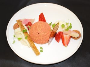 6 Saint Honoré fraises et rhubarbe en cuit cru